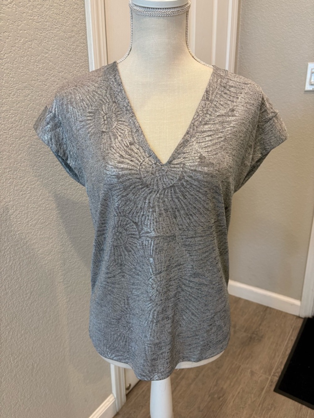 White House Black Market Gray Textured V-Neck Short Sleeve Top